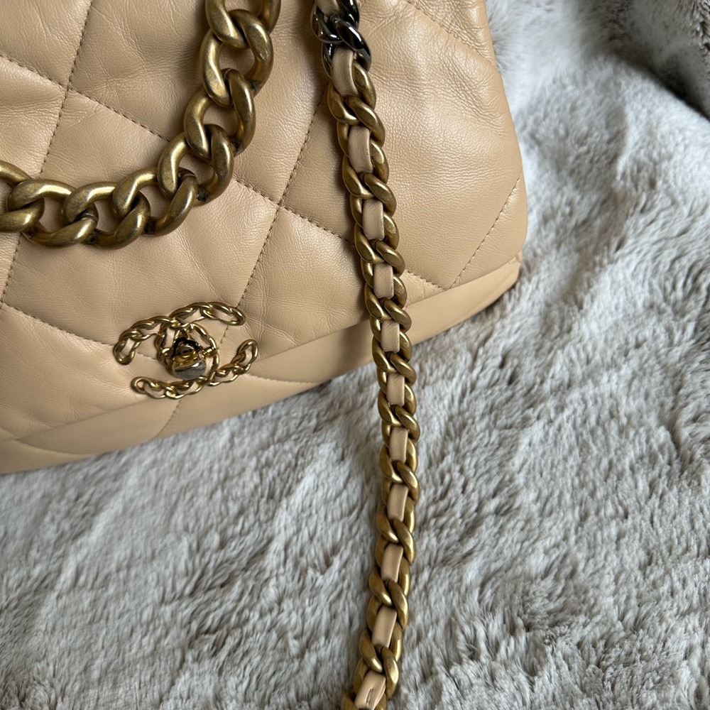 Sold on my FB. Chanel 19 Large Beige - Picture 5 of 17